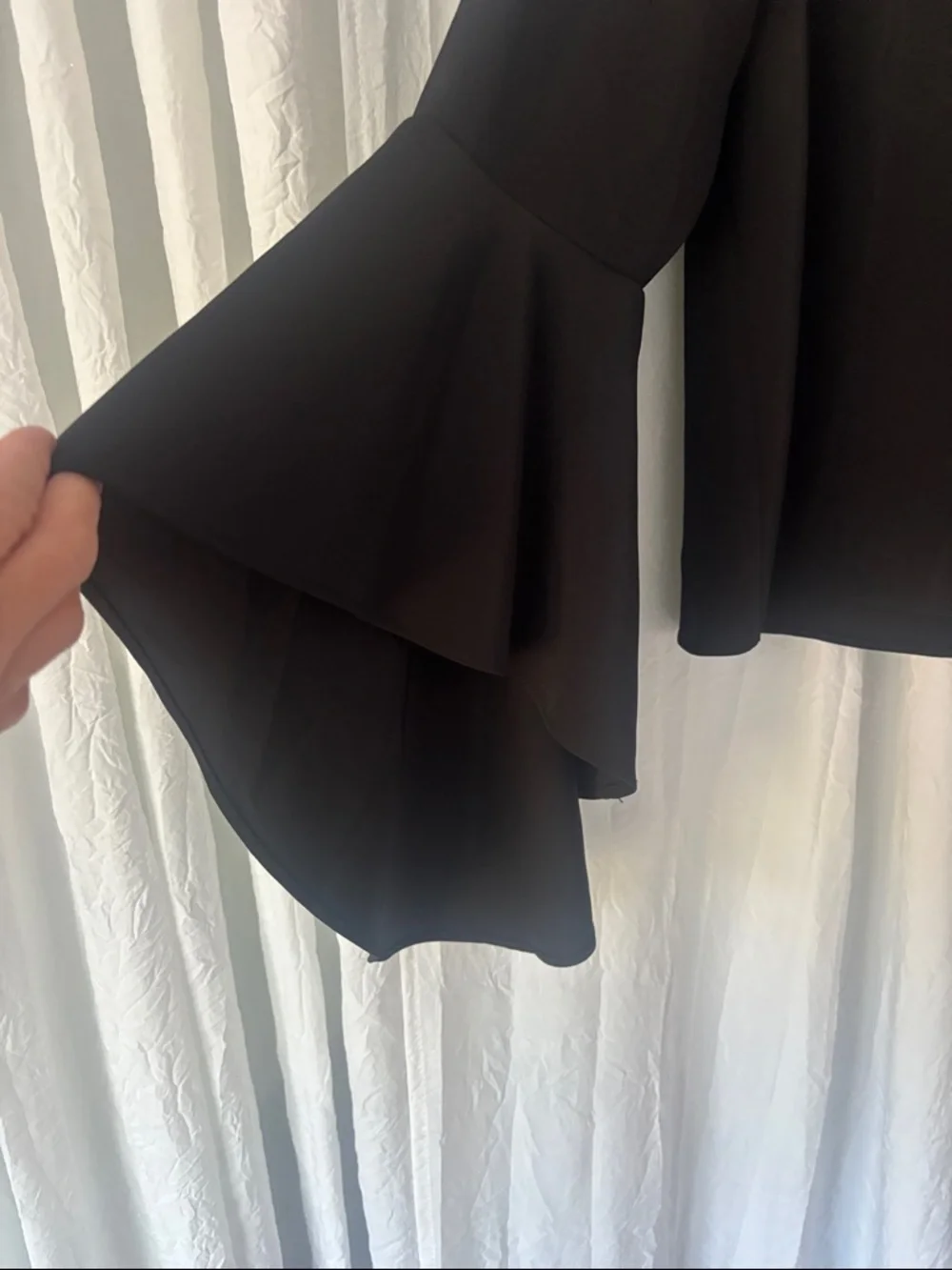 Carmen Marc Valvo Black Bell Sleeve Blouse - Picture 4 of 9